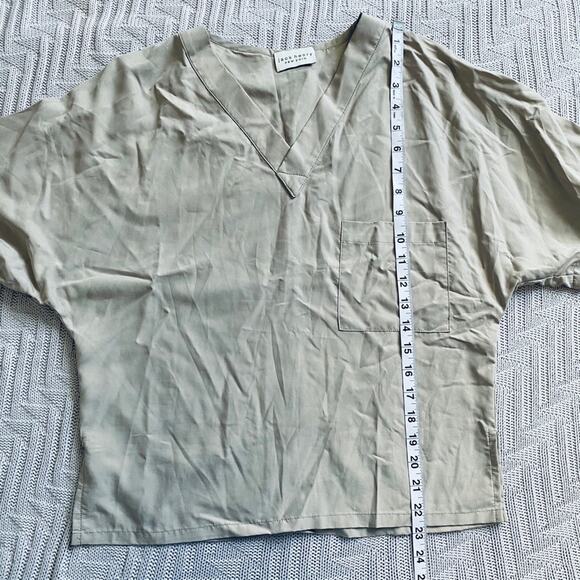 Vintage Jack Henry tan scrubtop - Picture 6 of 6